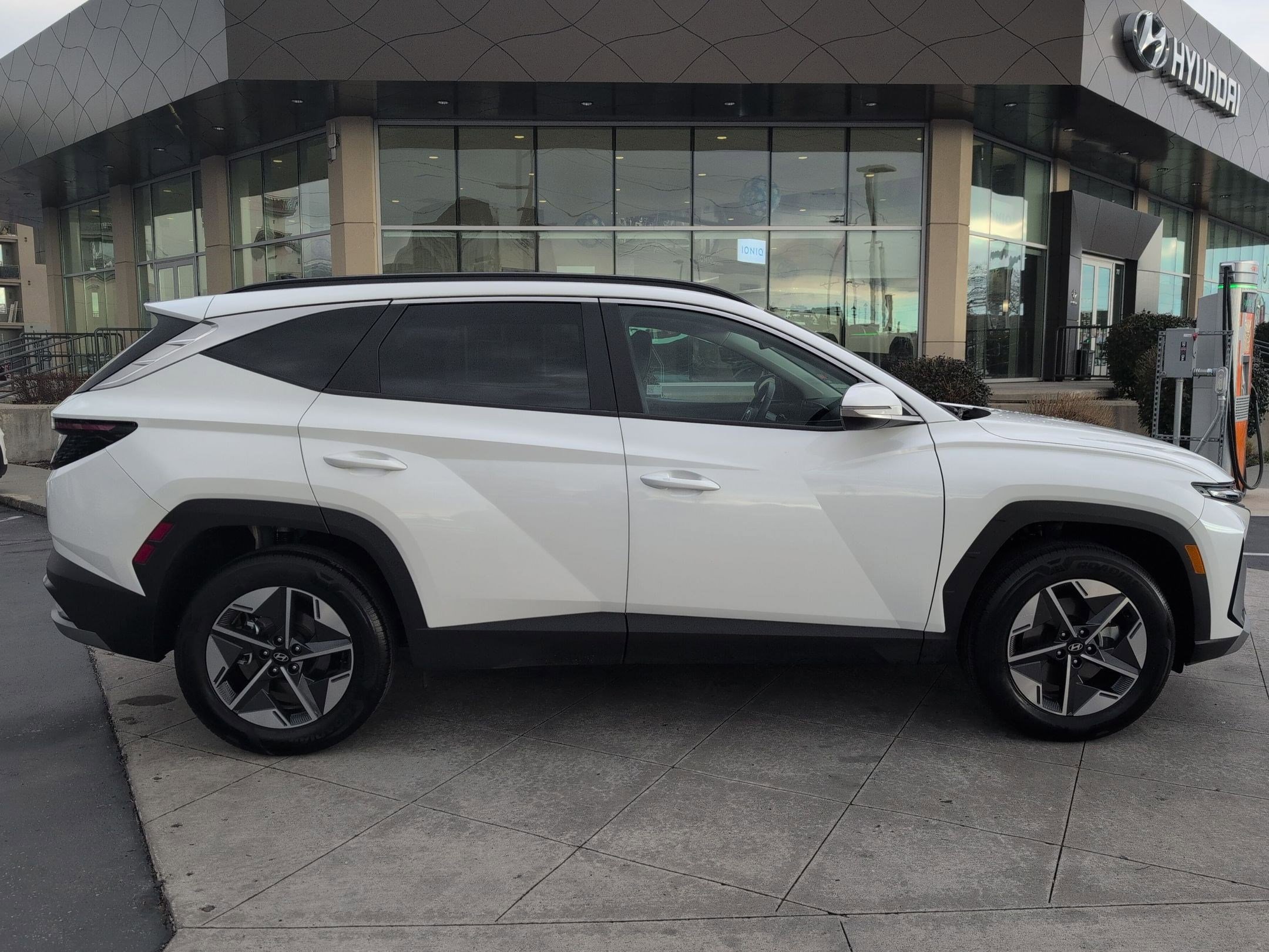 Certified 2025 Hyundai Tucson SEL image 2