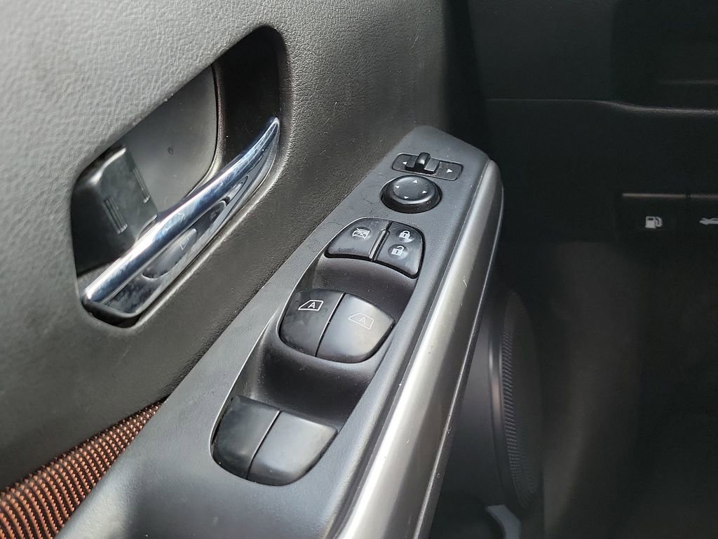 Used 2020 Nissan Kicks SR image 13