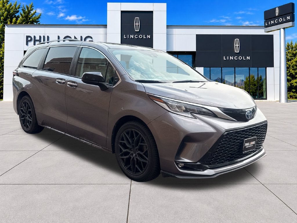 Used 2022 Toyota Sienna XSE w/ XSE Plus Package