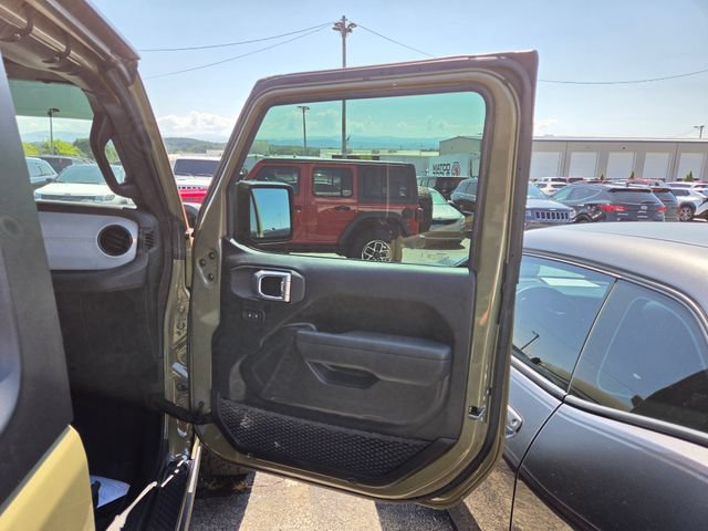 Used 2025 Jeep Wrangler Sport AWD/4WD image 16