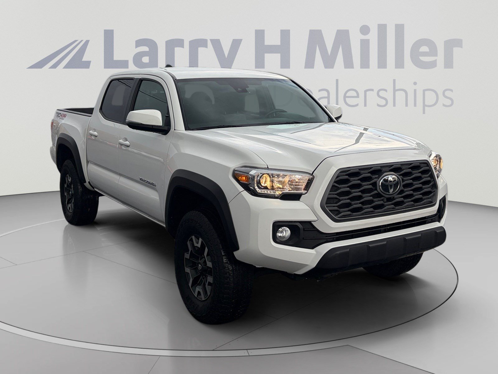 Used 2023 Toyota Tacoma TRD Off-Road w/ Technology Package AWD/4WD image 7
