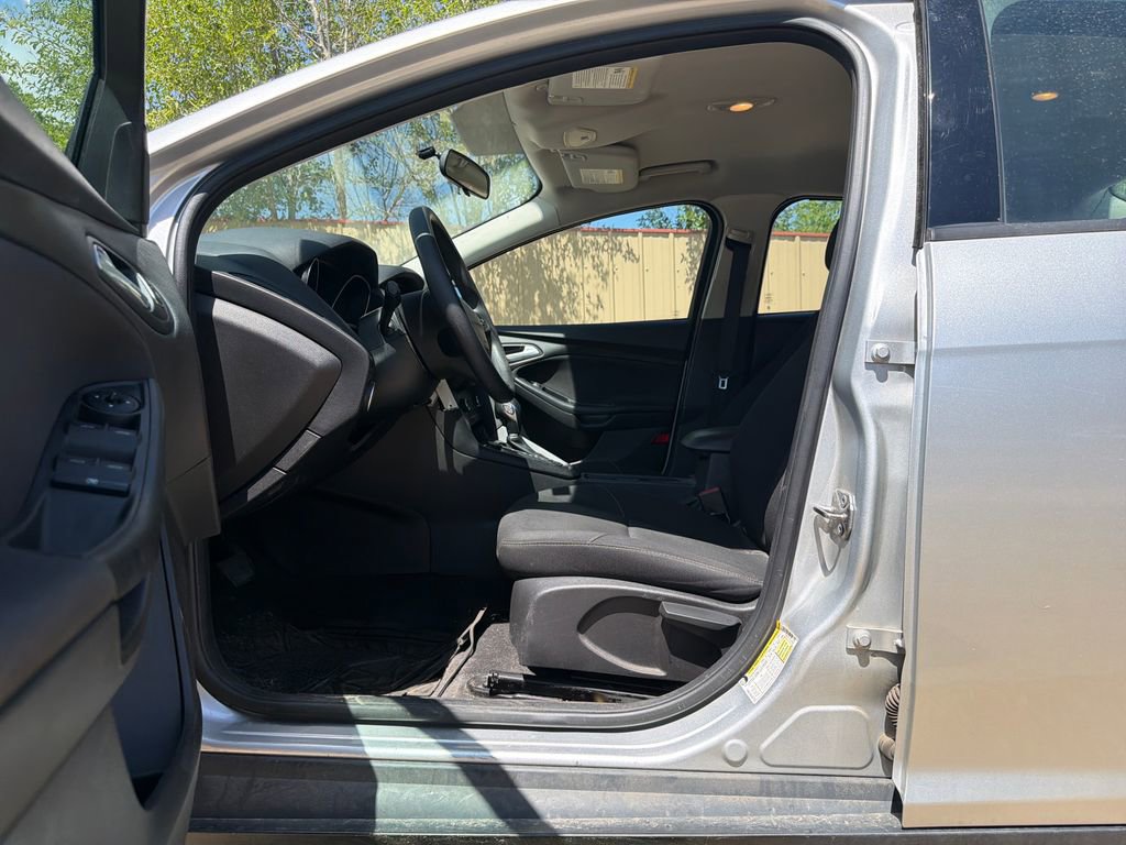 Used 2018 Ford Focus SE FWD image 10