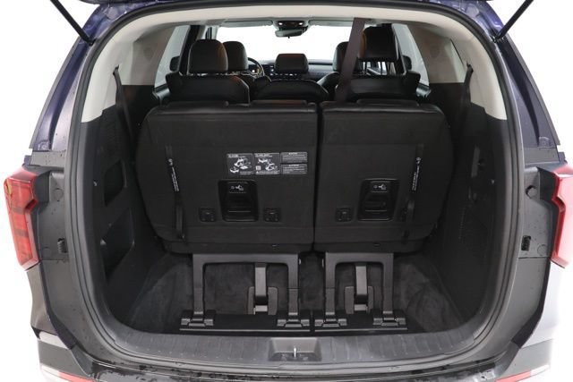 Used 2025 Kia Carnival FWD image 34