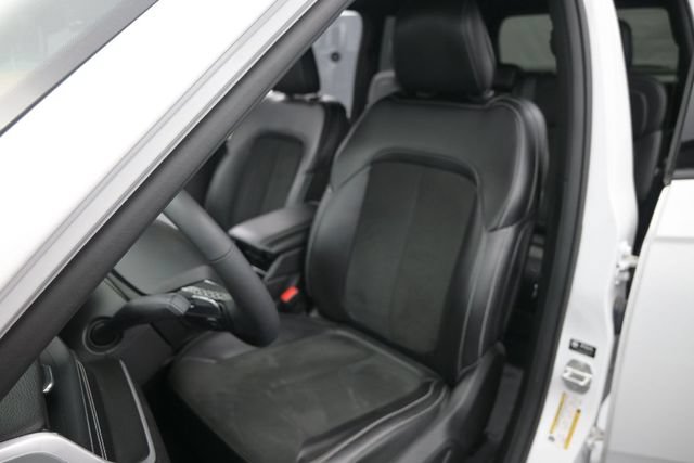 Used 2023 Jeep Grand Cherokee Altitude AWD/4WD image 11