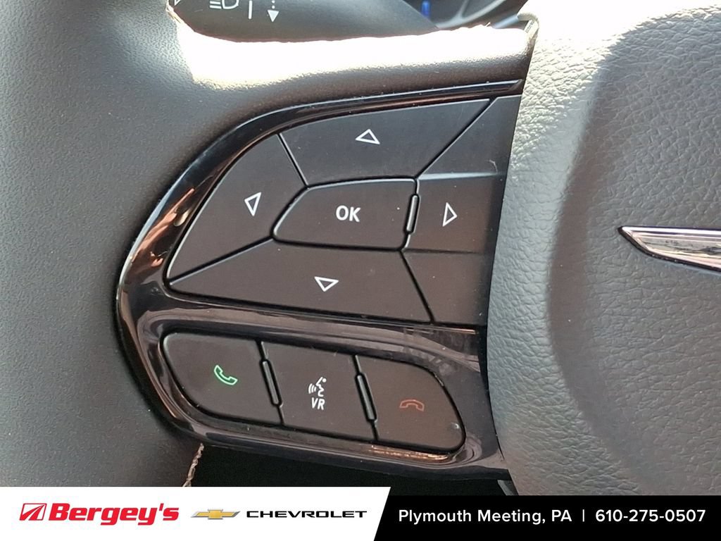 Used 2025 Chrysler Pacifica Limited FWD image 26