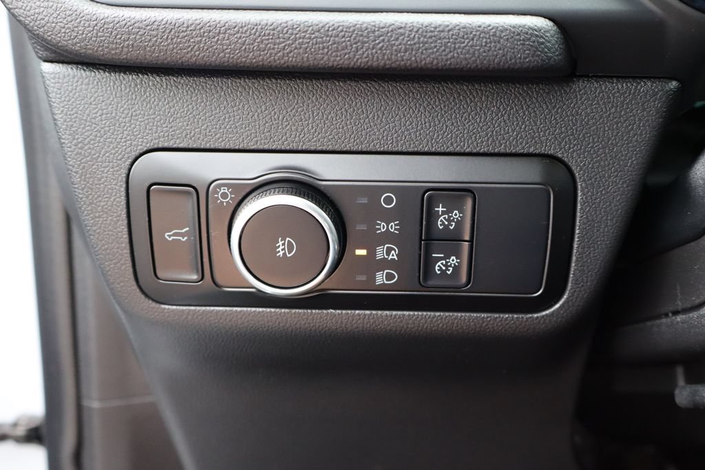 Used 2025 Ford Escape ST-Line Select AWD/4WD image 28