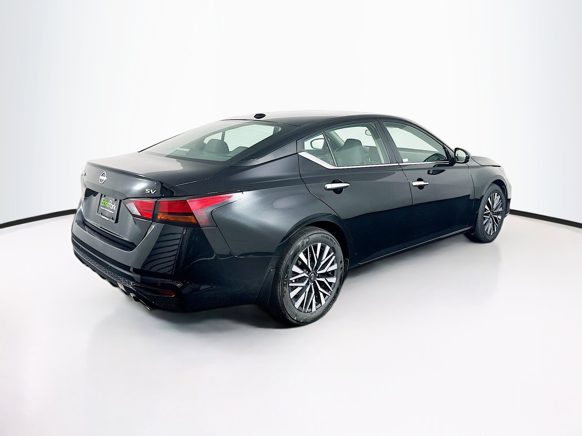 Used 2024 Nissan Altima 2.5 SV w/ SV Premium Package image 9