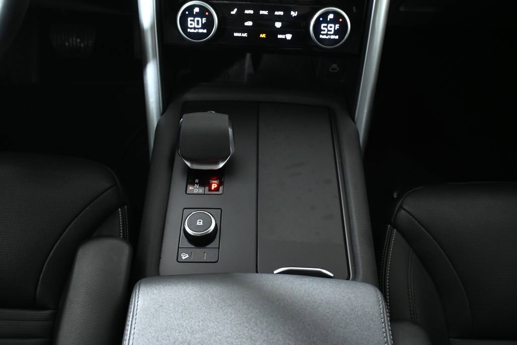 Used 2024 Land Rover Discovery S AWD/4WD image 23