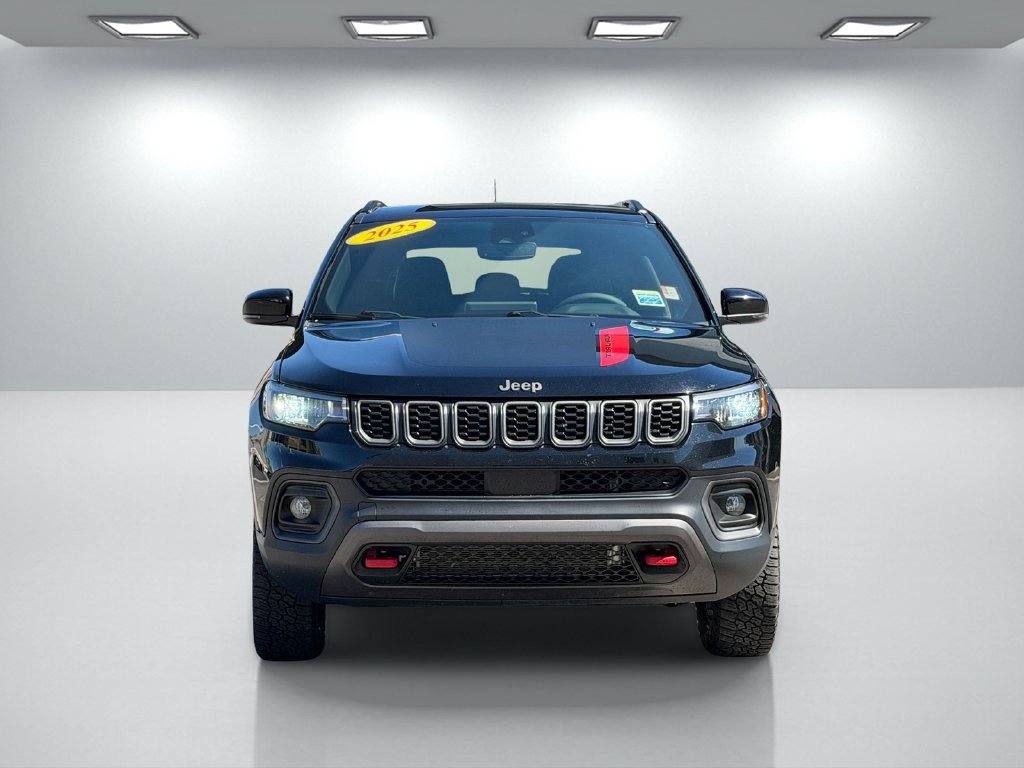 Used 2025 Jeep Compass Trailhawk AWD/4WD image 9