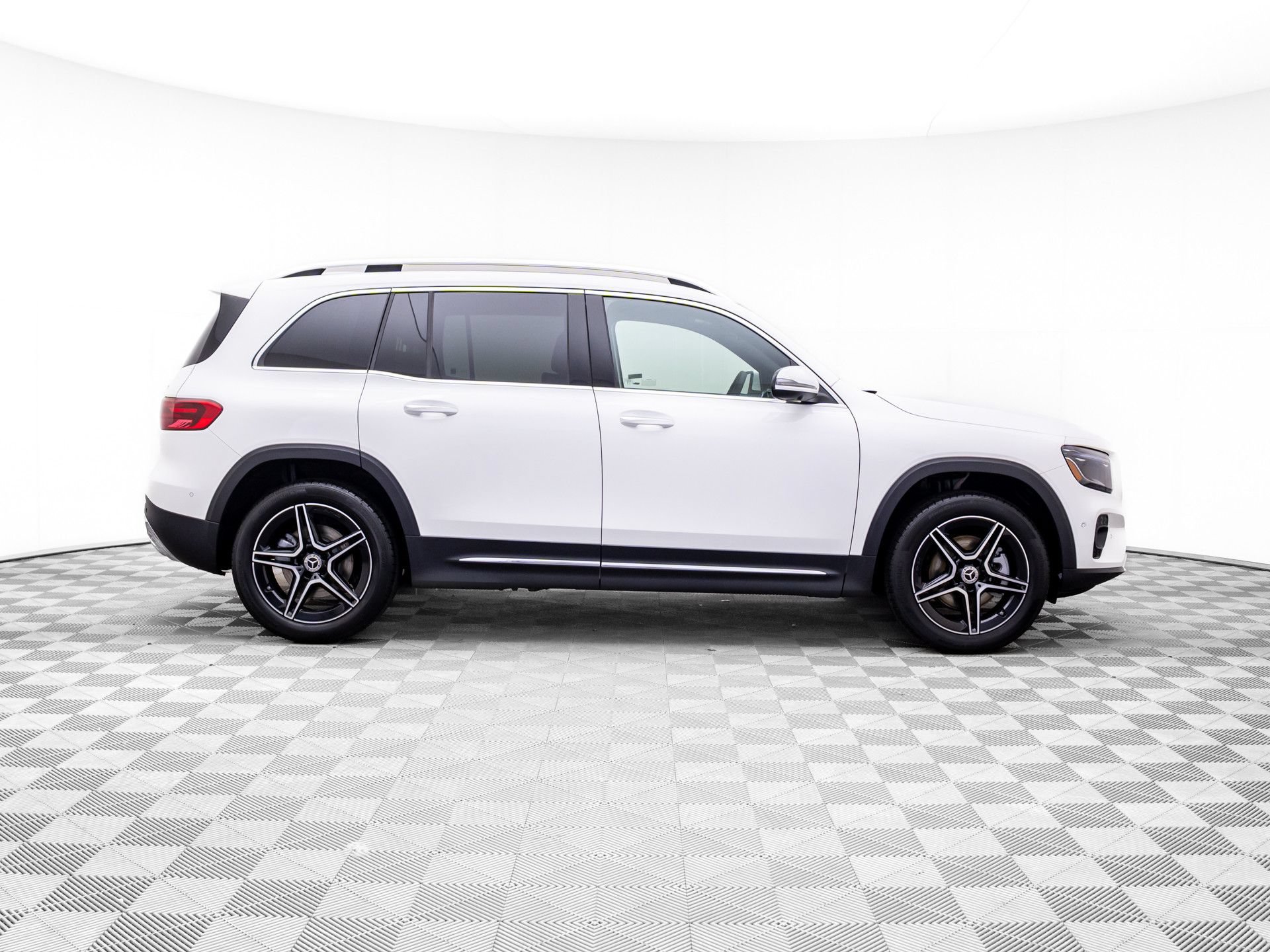 New 2026 Mercedes-Benz GLB 250 4MATIC image 6