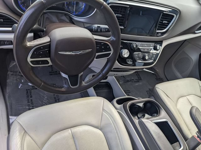 Used 2018 Chrysler Pacifica Touring-L Plus FWD image 11