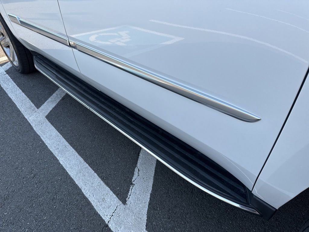 Used 2017 Cadillac Escalade ESV Luxury image 13