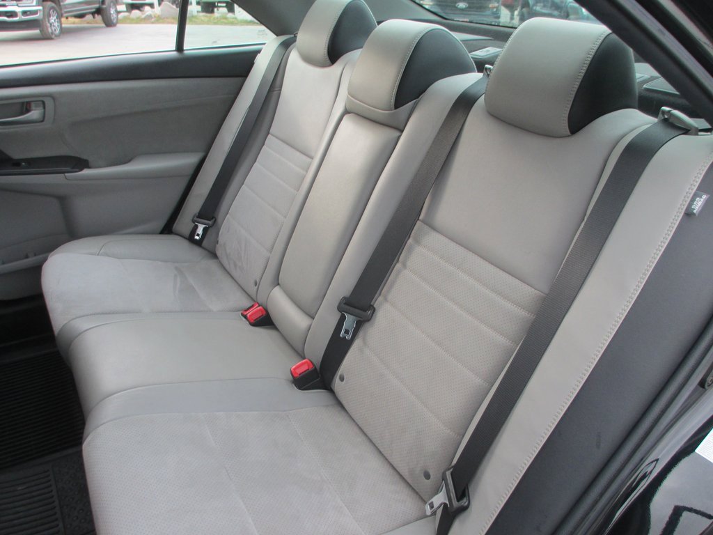 Used 2017 Toyota Camry XSE image 16