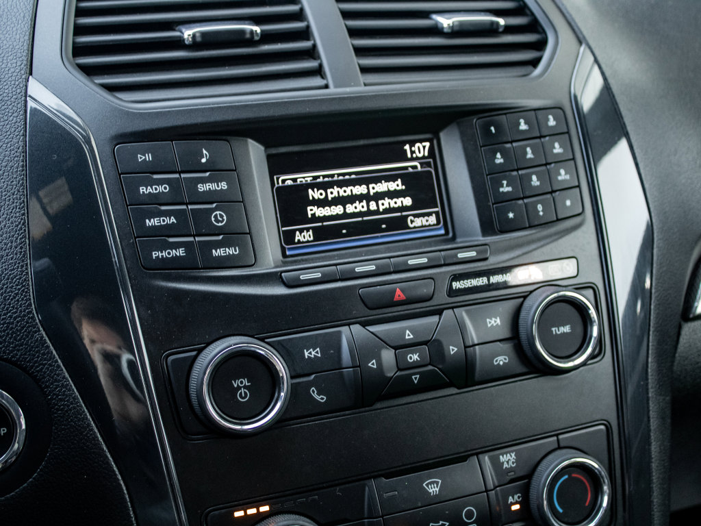 Used 2018 Ford Explorer XLT image 32