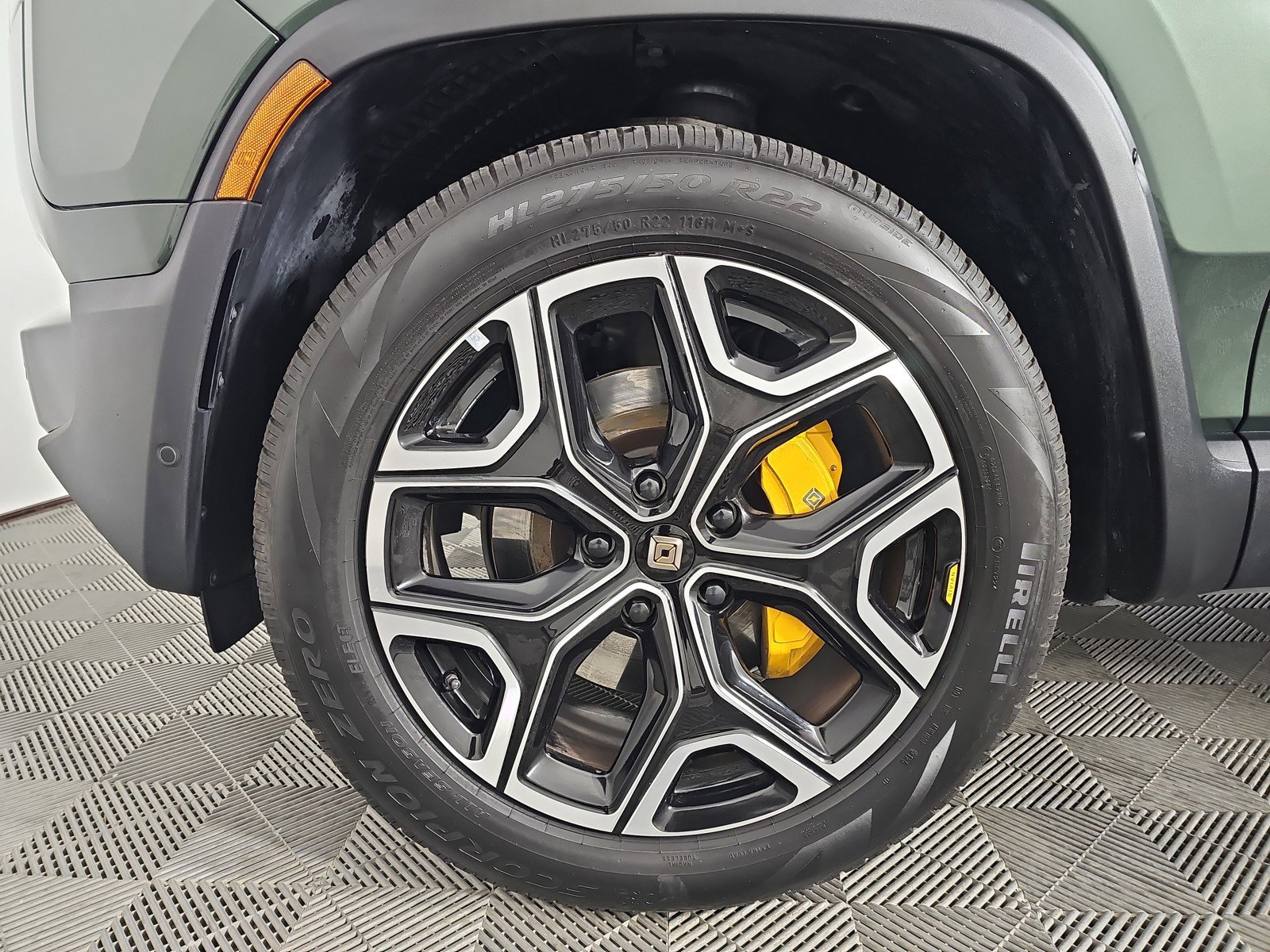 Used 2023 Rivian R1S Adventure AWD/4WD image 9