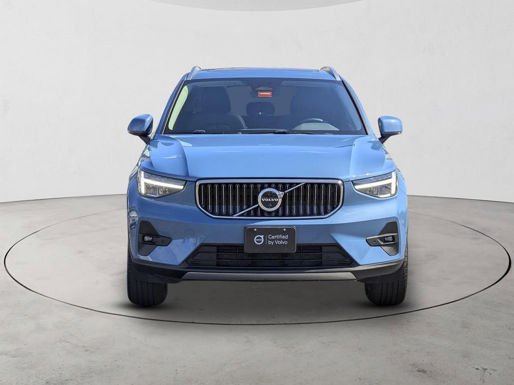Certified 2025 Volvo XC40 B5 Plus AWD/4WD image 3