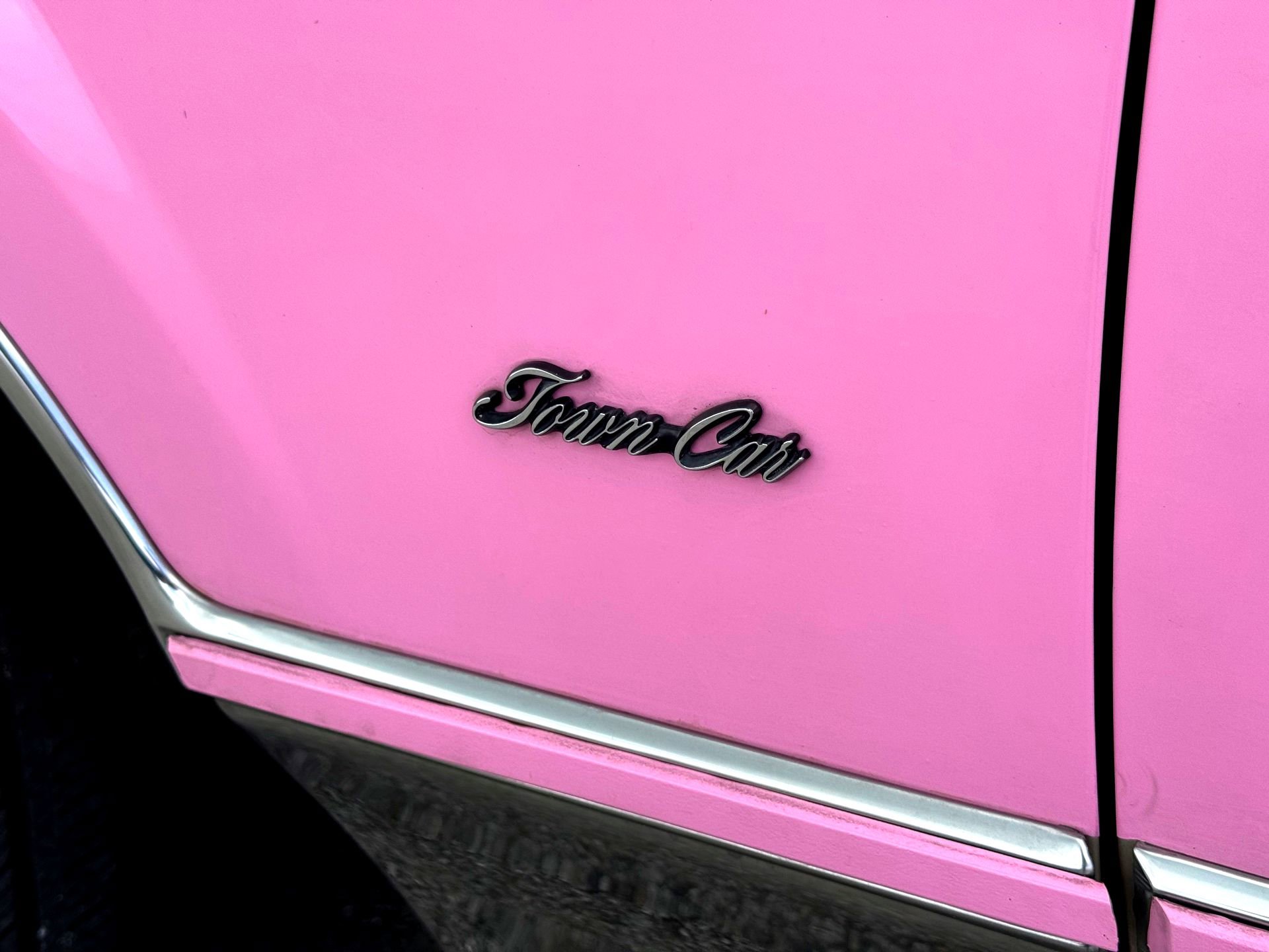 Used 1989 Lincoln Town Car Signature RWD image 3