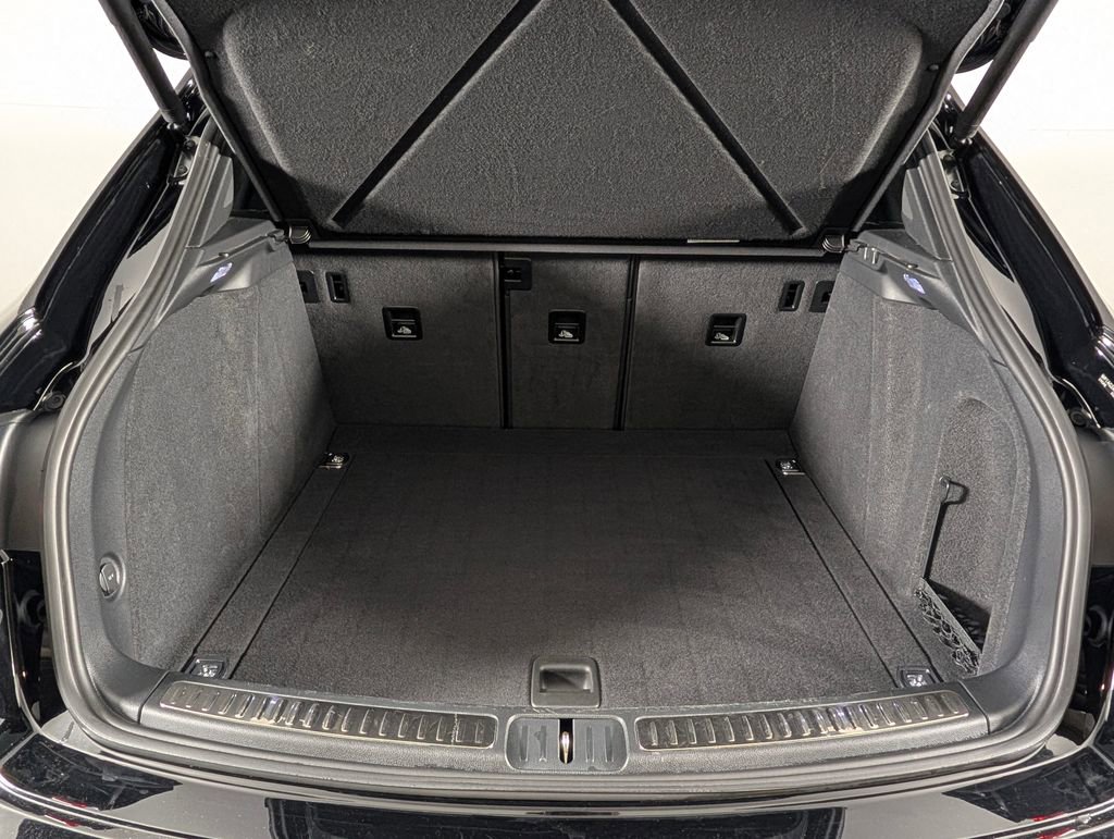 Certified 2023 Porsche Macan S image 17