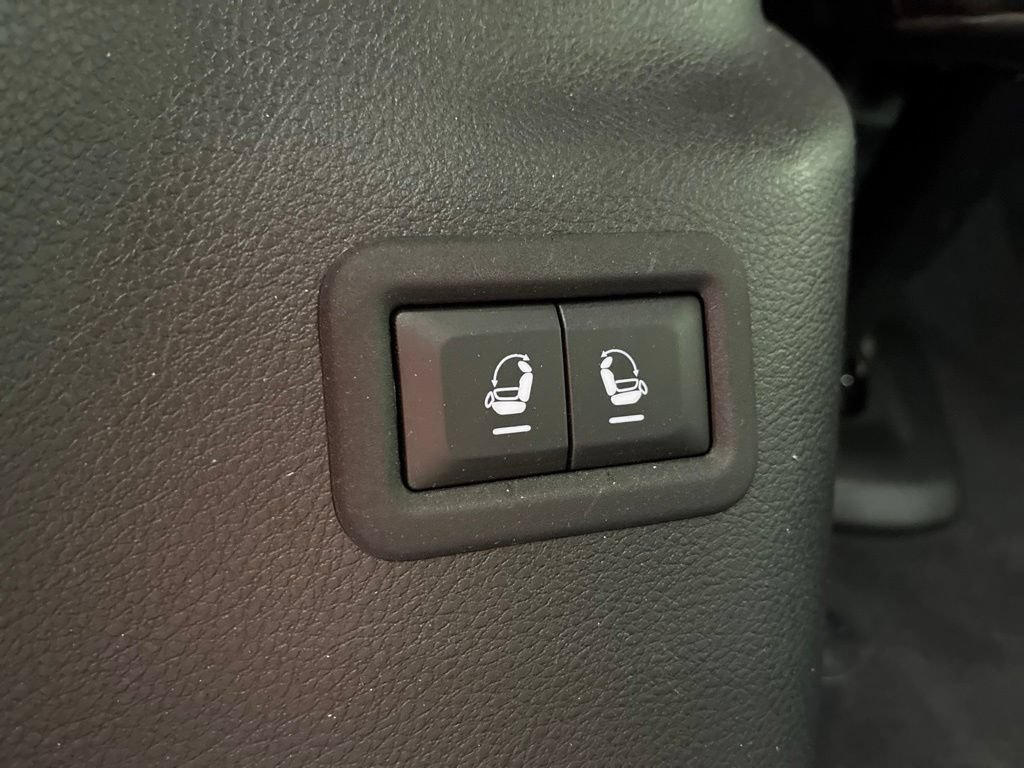 Used 2022 Jeep Wagoneer Series III w/ Premium Group I AWD/4WD image 23