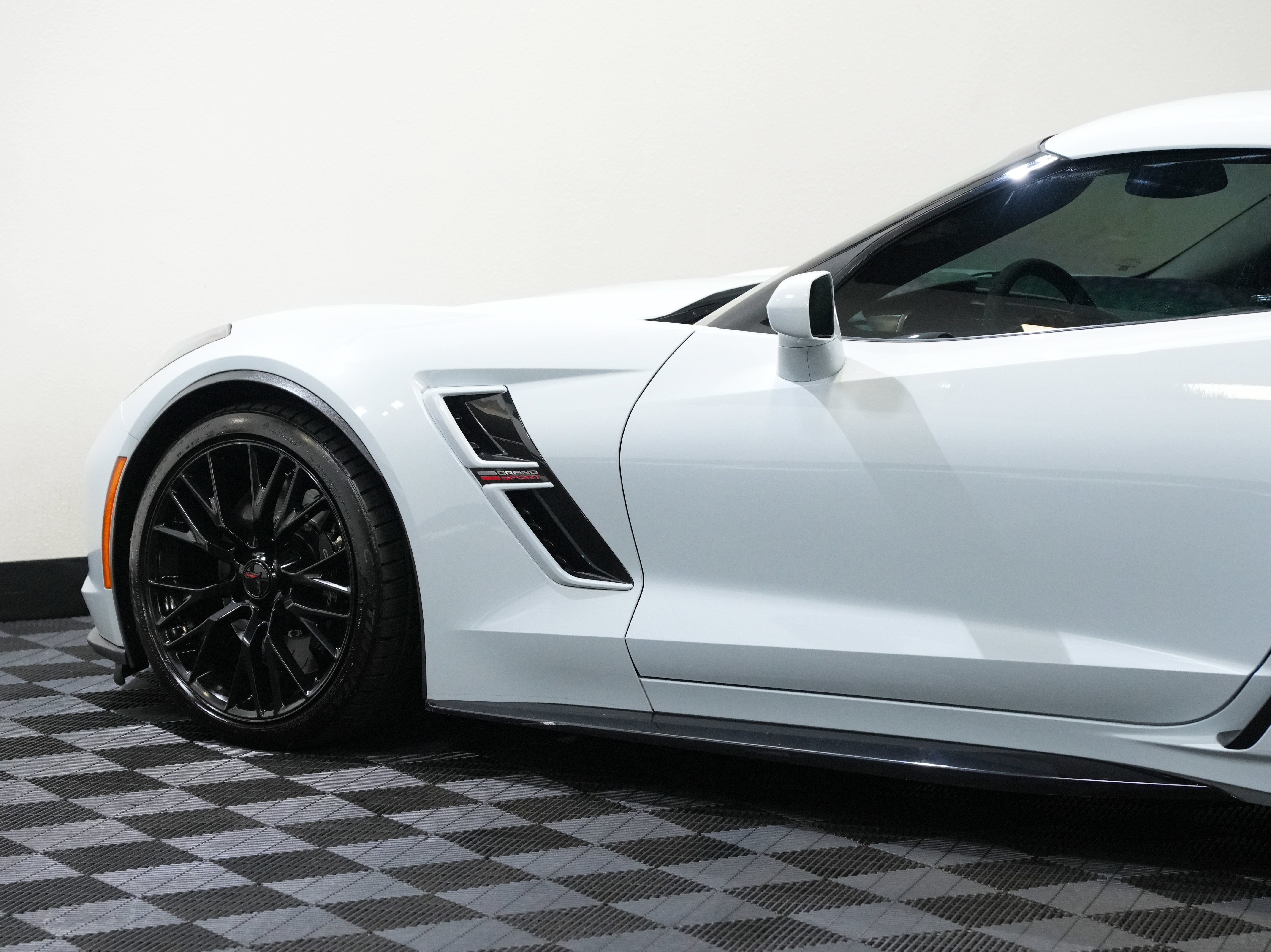 Used 2018 Chevrolet Corvette Grand Sport RWD image 19