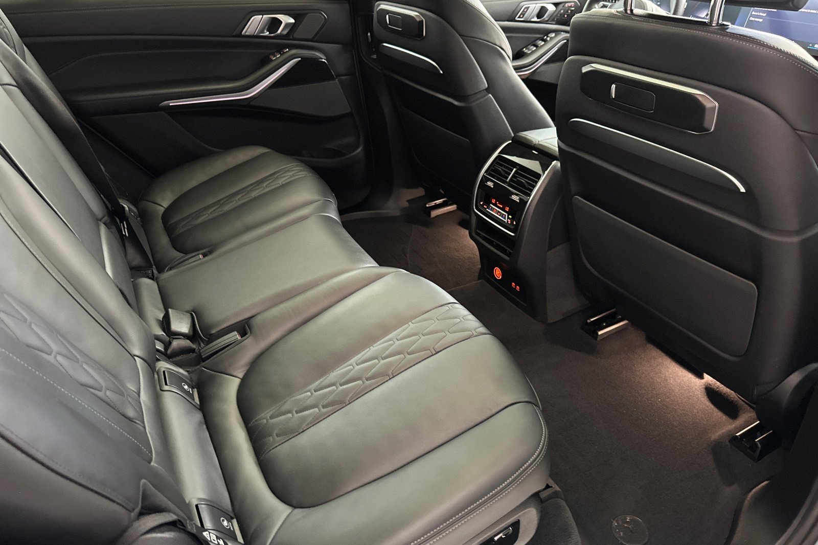 Certified 2025 BMW X7 M60i AWD/4WD image 31