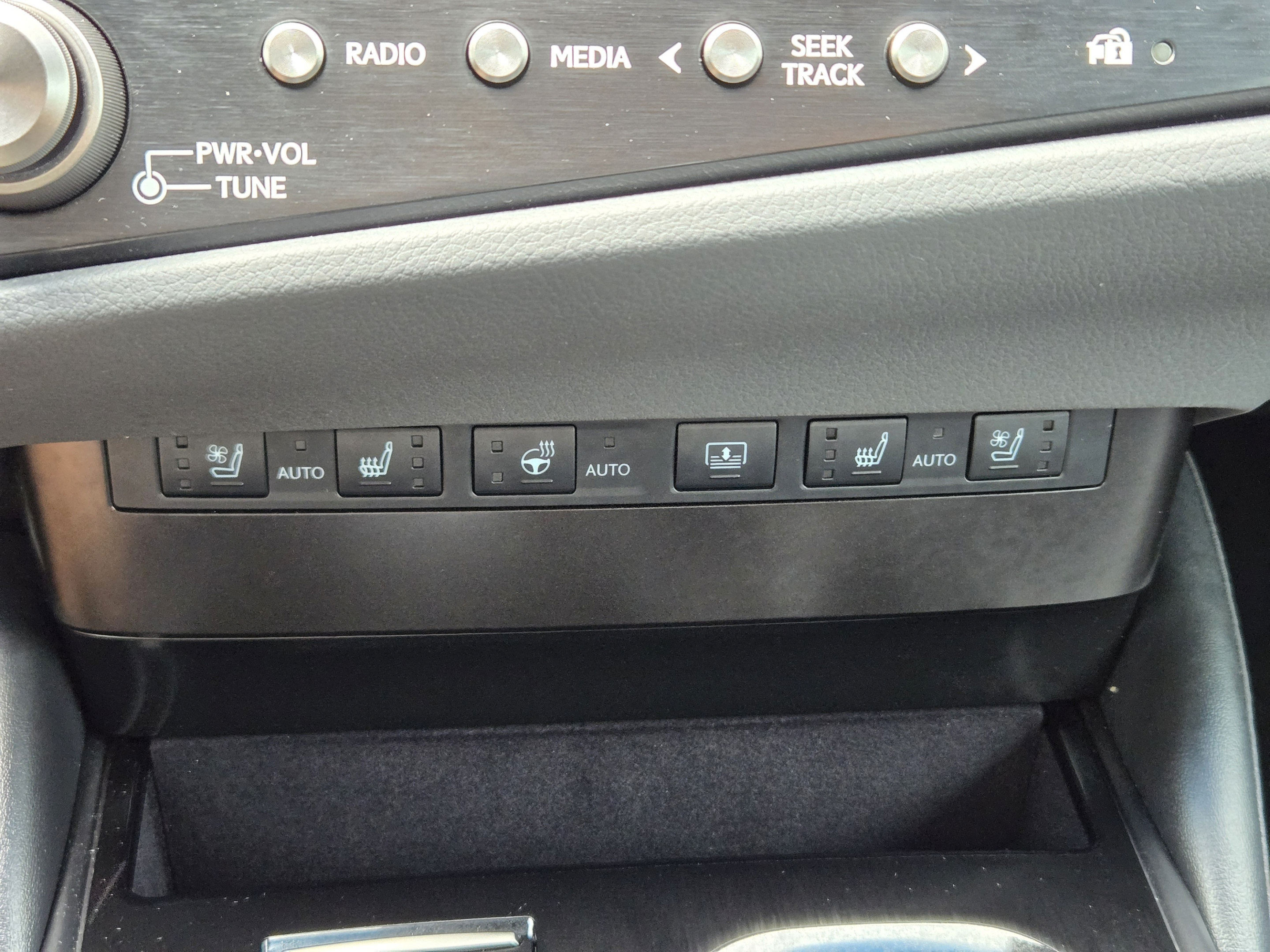 Certified 2024 Lexus ES 350 F Sport w/ Accessory Package (Z2) FWD image 16