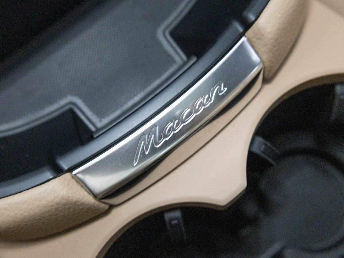 Certified 2025 Porsche Macan image 15