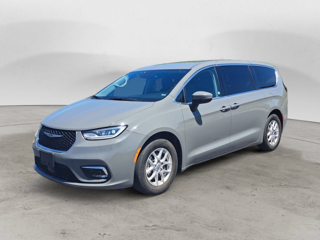 Used 2023 Chrysler Pacifica Touring-L FWD image 8