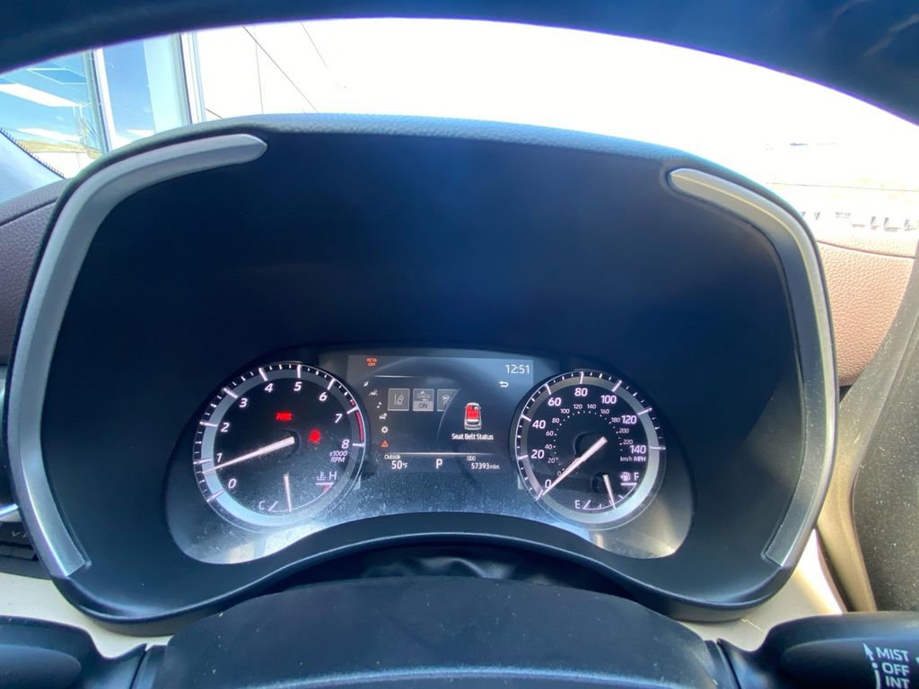 Used 2022 Toyota Highlander XLE AWD/4WD image 16
