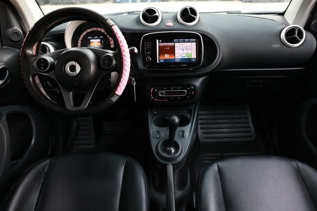 Used 2016 smart fortwo passion RWD image 19