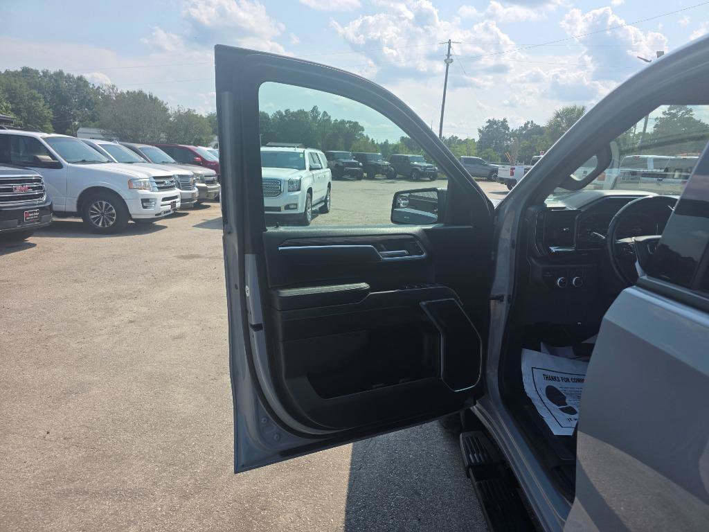 Used 2024 GMC Sierra 1500 Elevation w/ LPO, Elevation Black Package RWD image 7