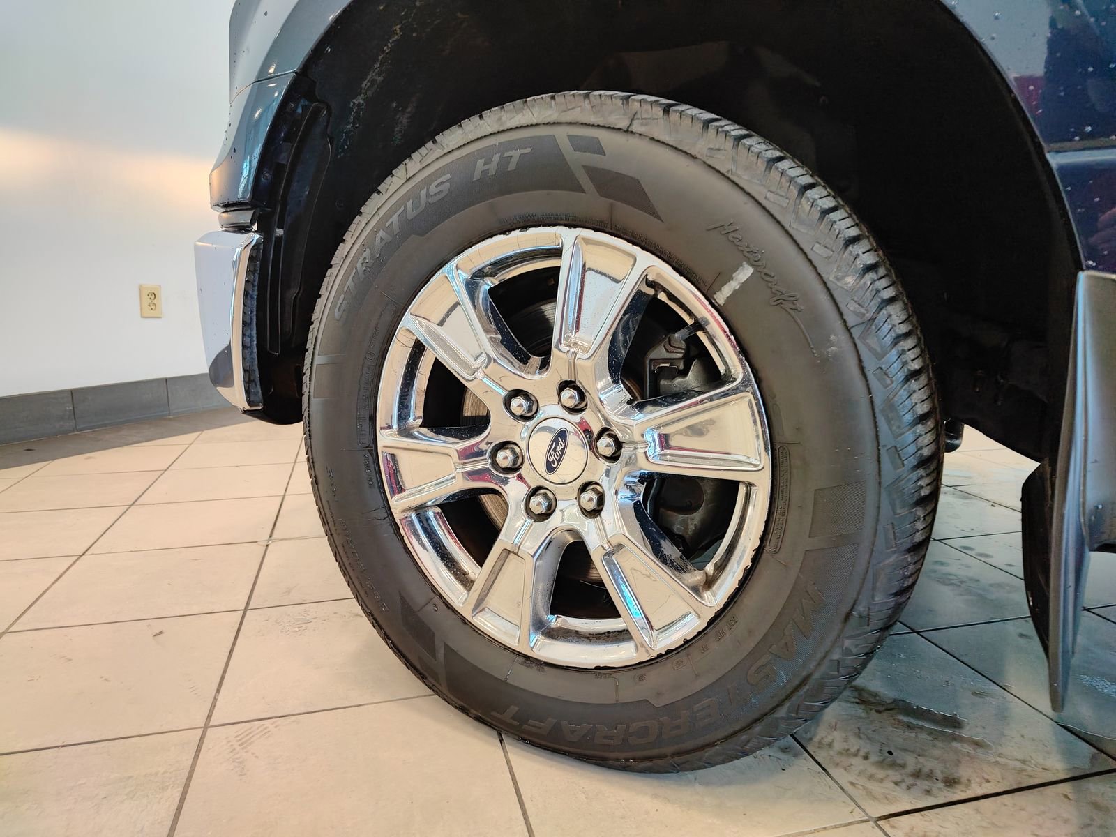 Used 2016 Ford F150 XLT w/ Equipment Group 302A Luxury image 9