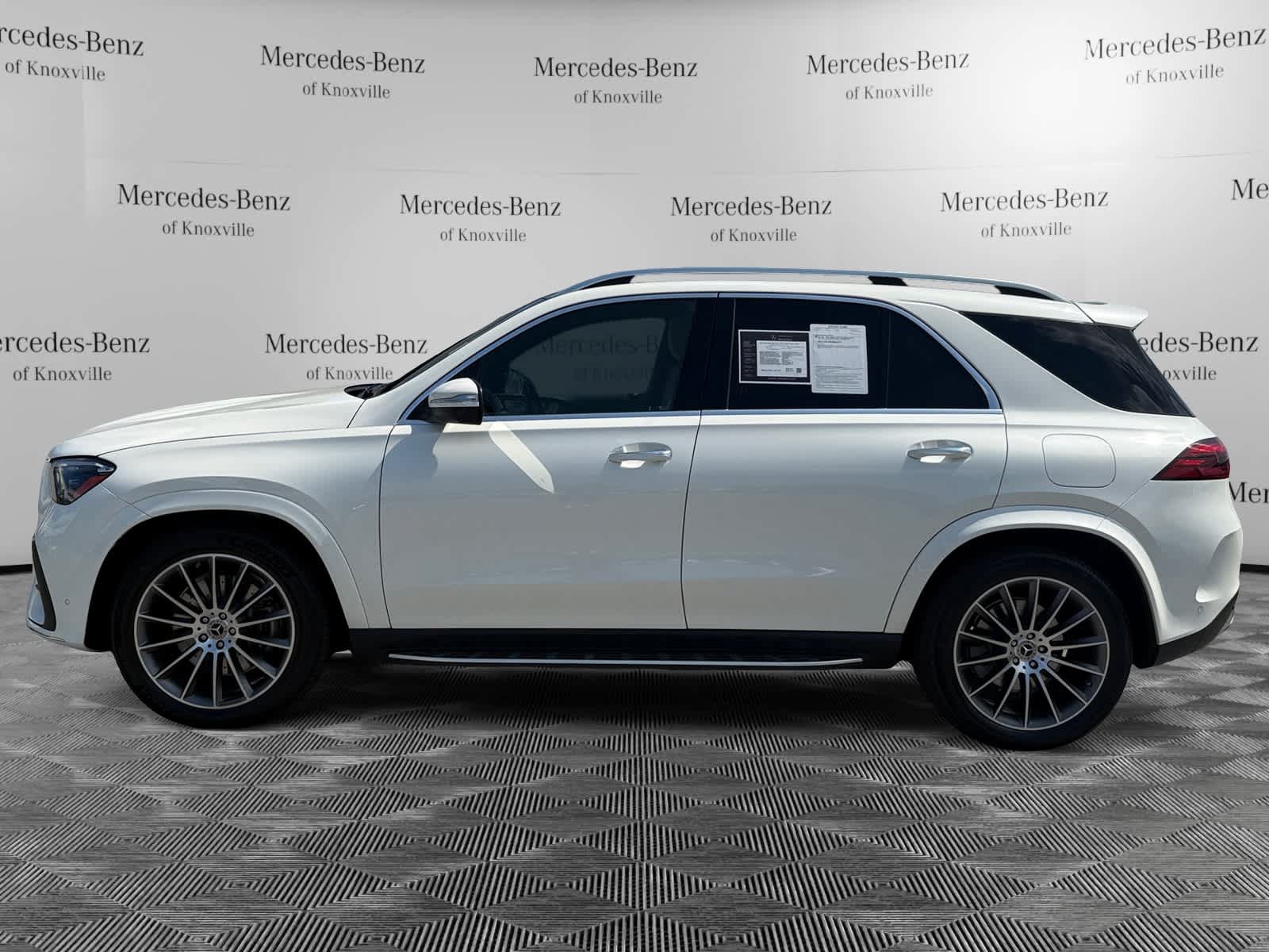 Certified 2024 Mercedes-Benz GLE 450e 4MATIC image 2