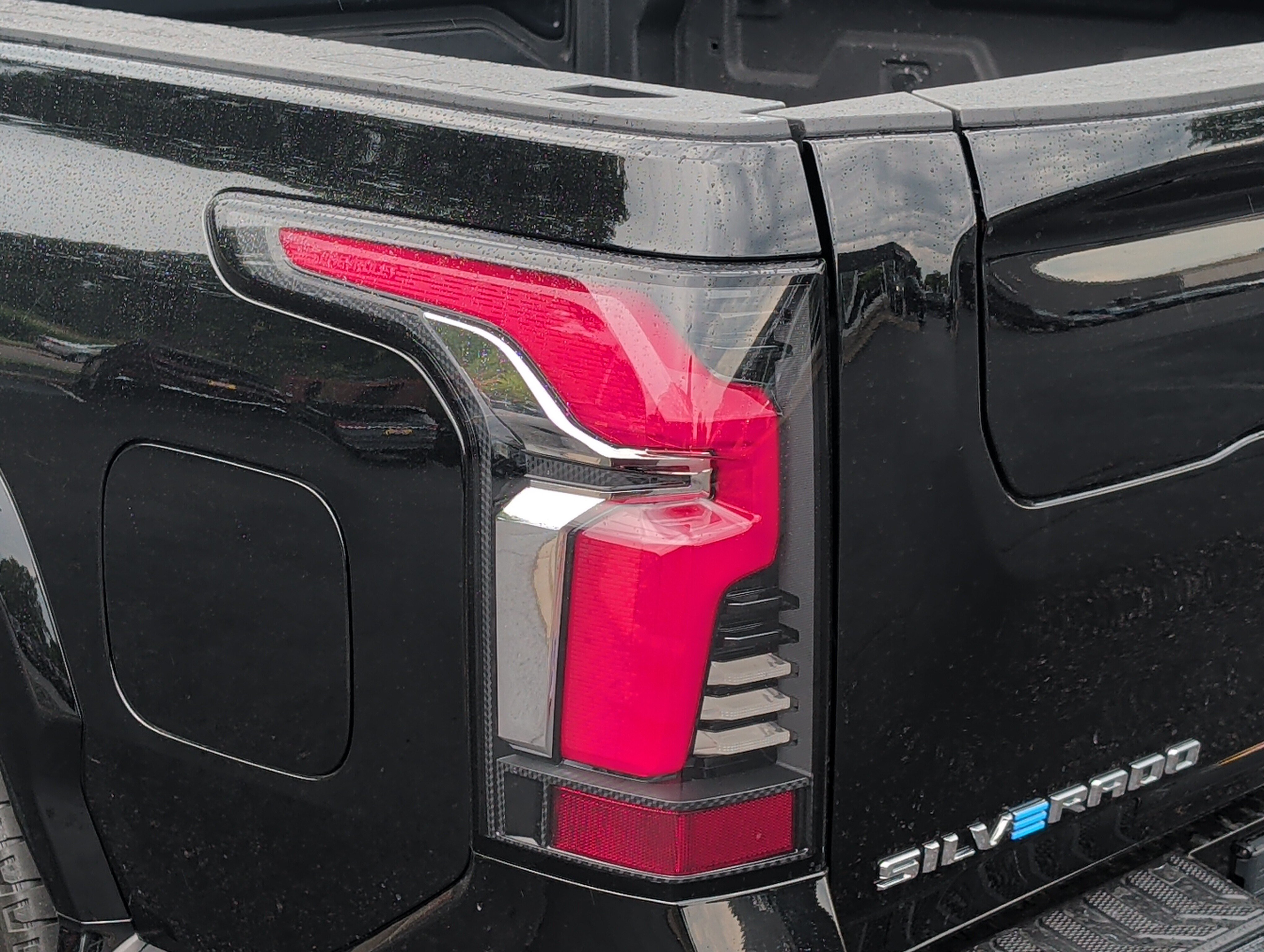 Used 2024 Chevrolet Silverado EV RST AWD/4WD image 18