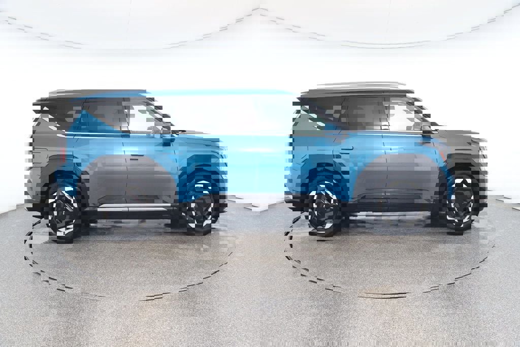 Used 2024 Kia EV9 Land image 6