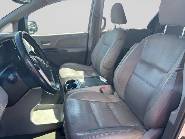 Used 2017 Toyota Sienna XLE w/ XLE Navigation Package AWD/4WD image 11