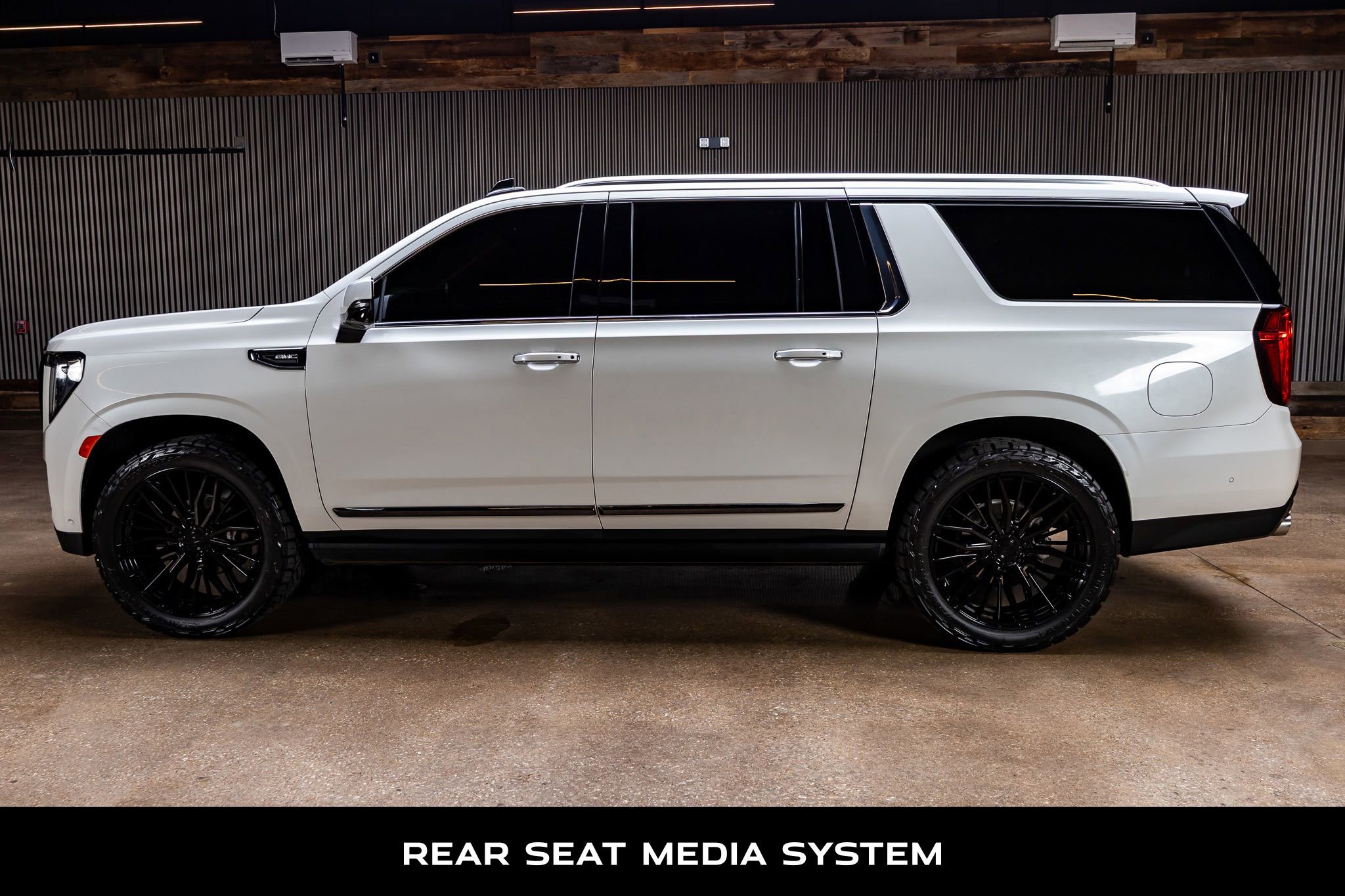 Used 2023 GMC Yukon XL Denali Ultimate image 6