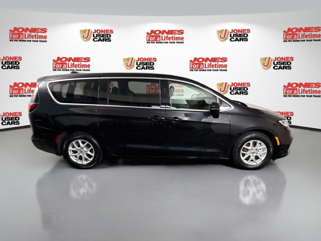 Used 2024 Chrysler Pacifica Touring-L FWD image 17