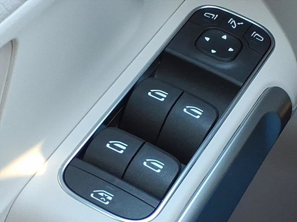 New 2026 Mercedes-Benz GLB 250 4MATIC image 11