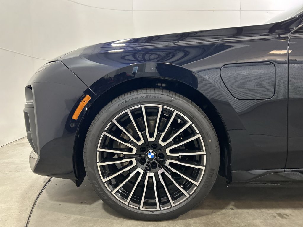 Used 2026 BMW 750e xDrive w/ Premium Package AWD/4WD image 10