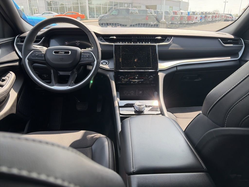 Certified 2024 Jeep Grand Cherokee Altitude image 3