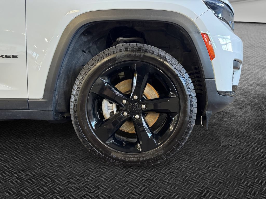 Used 2023 Jeep Grand Cherokee L Laredo AWD/4WD image 11