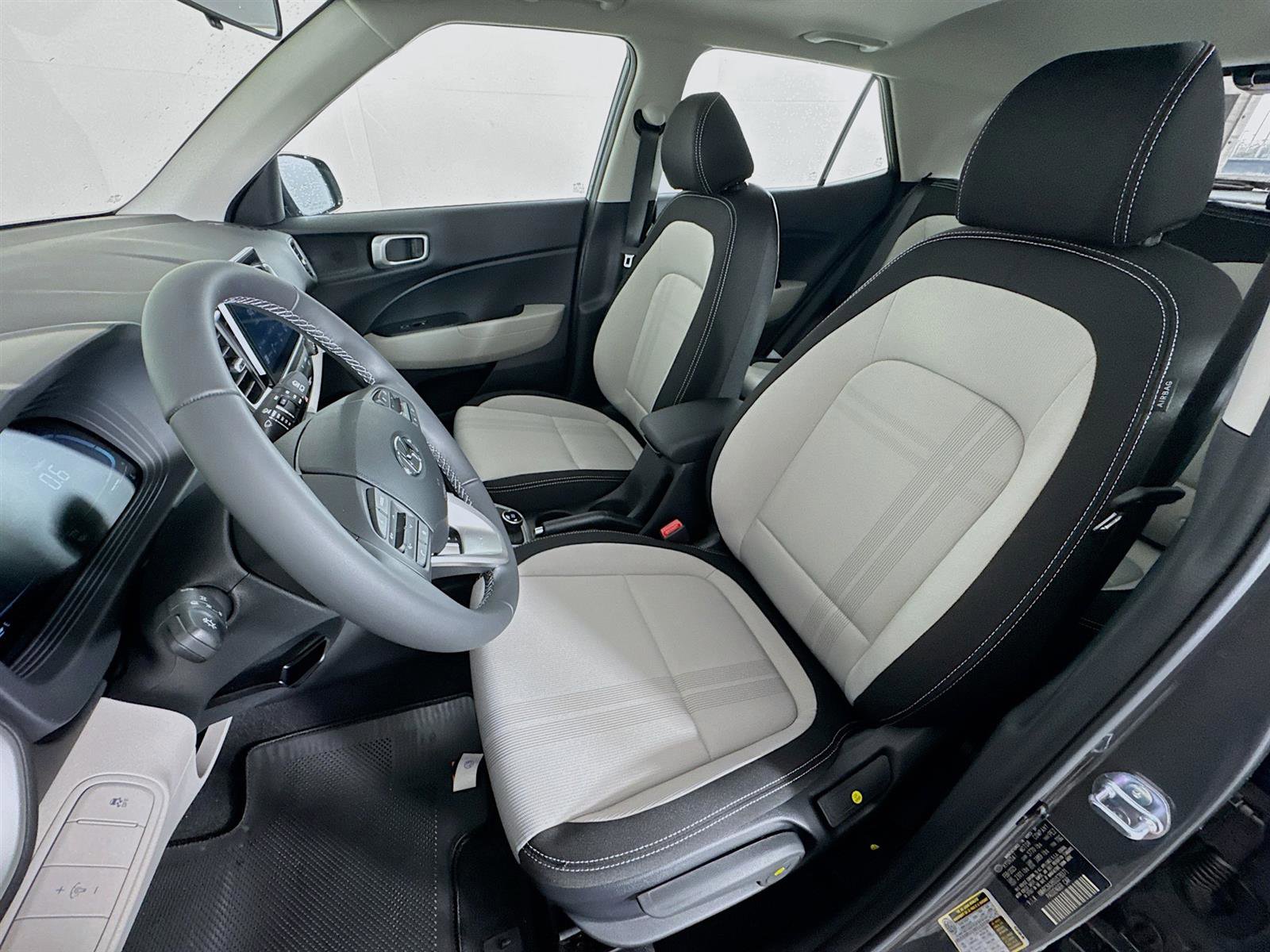 New 2025 Hyundai Venue SEL image 11