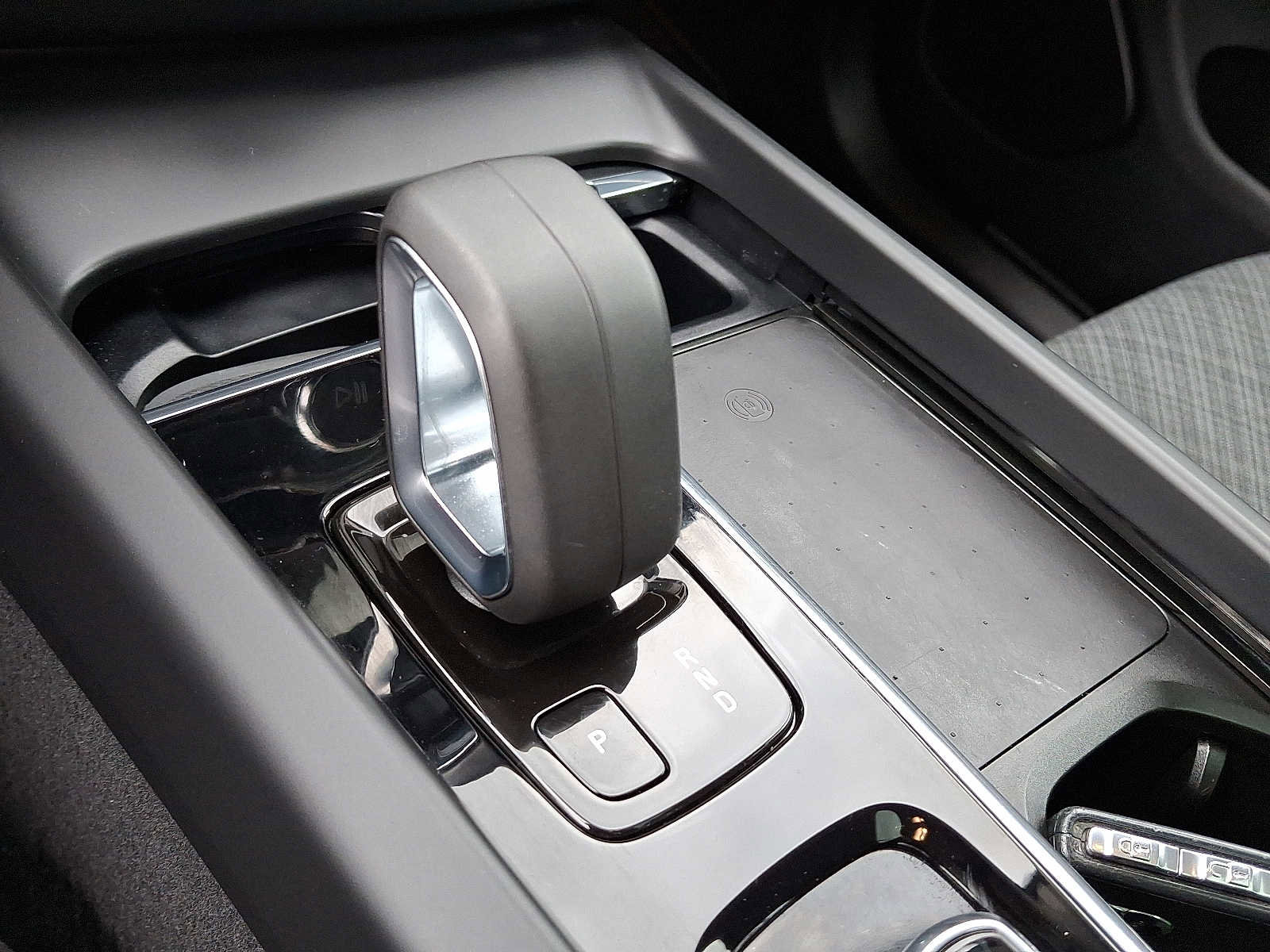 Used 2022 Volvo XC60 B5 Momentum image 17