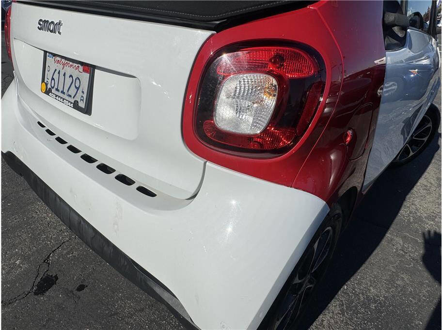 Used 2017 smart fortwo passion image 13