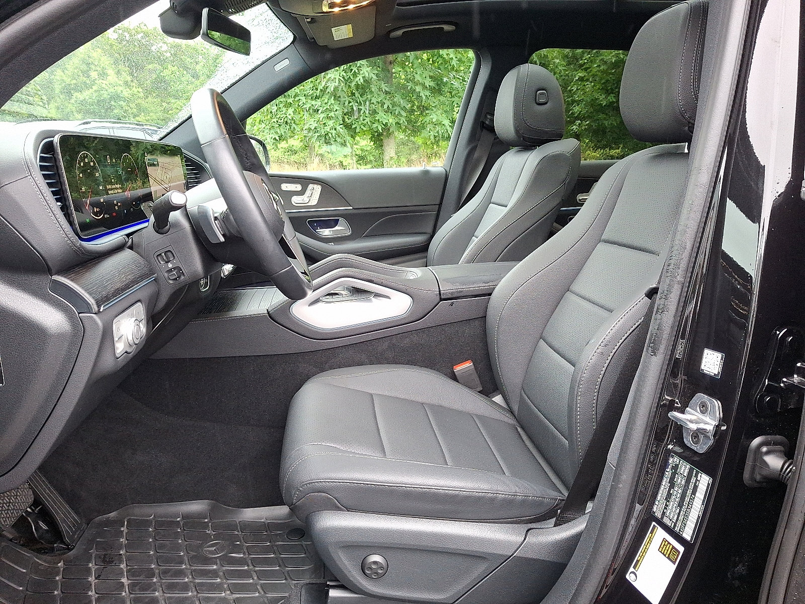 Used 2025 Mercedes-Benz GLS 450 4MATIC image 13