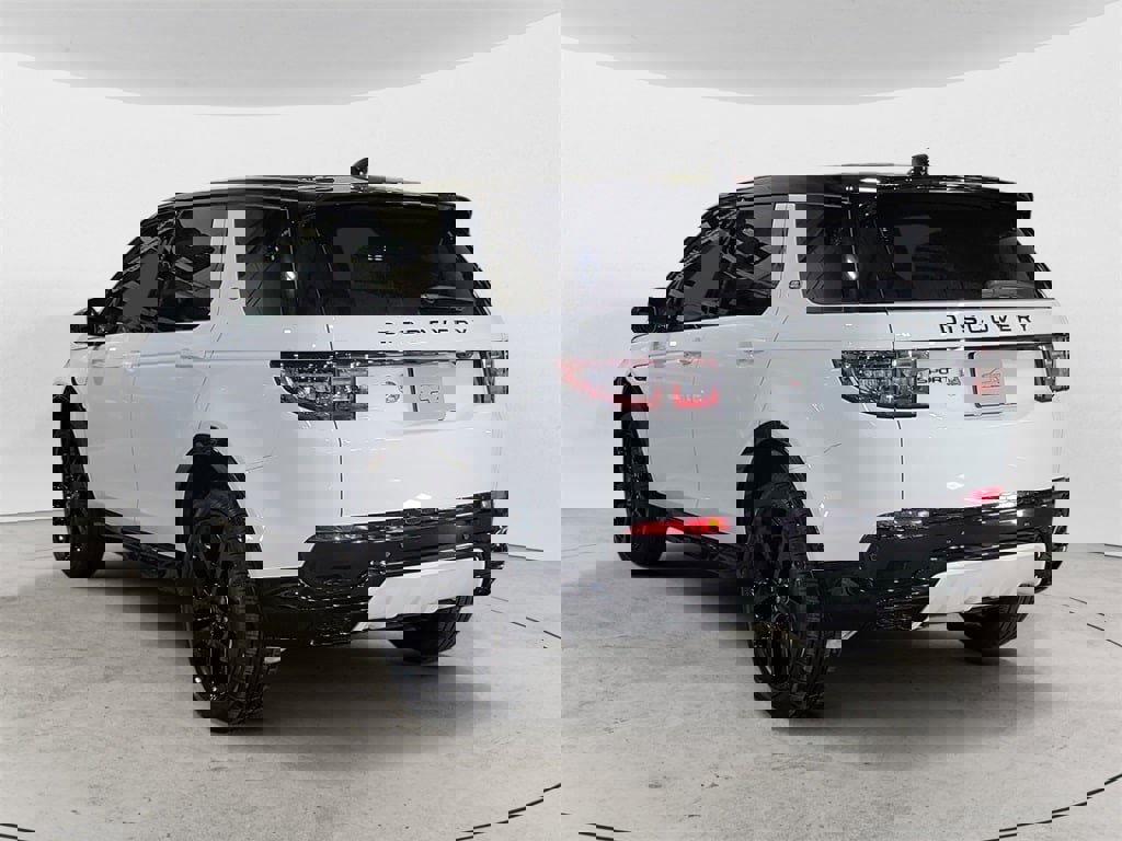 New 2025 Land Rover Discovery Sport Dynamic SE image 3