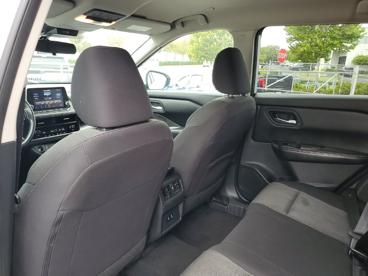 Used 2024 Nissan Rogue SV FWD image 8