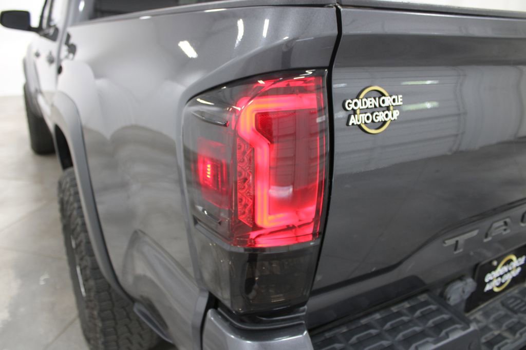 Used 2020 Toyota Tacoma TRD Off-Road w/ TRD Premium Off Road Package AWD/4WD image 26