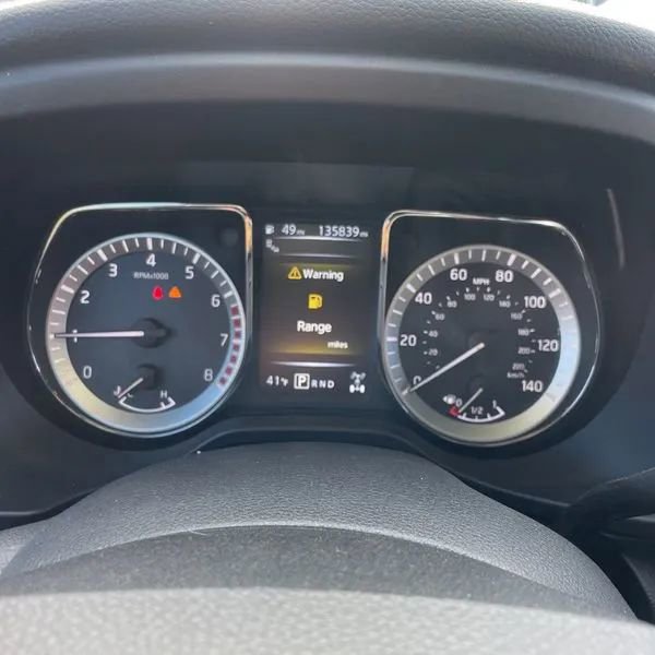 Used 2018 Nissan Titan SV w/ SV Convenience Package image 17